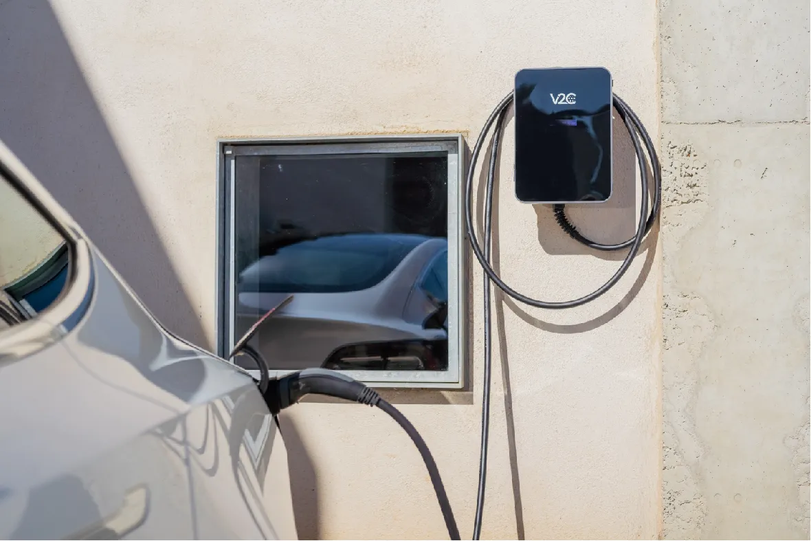 Instalación de cargador V2C para coche eléctrico en garaje de Guadalajara